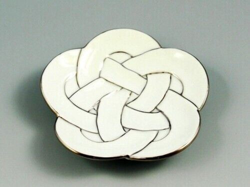 Arita yaki ware Japnaese Small plate Mame zara Platinum Line Ume Musubi plum