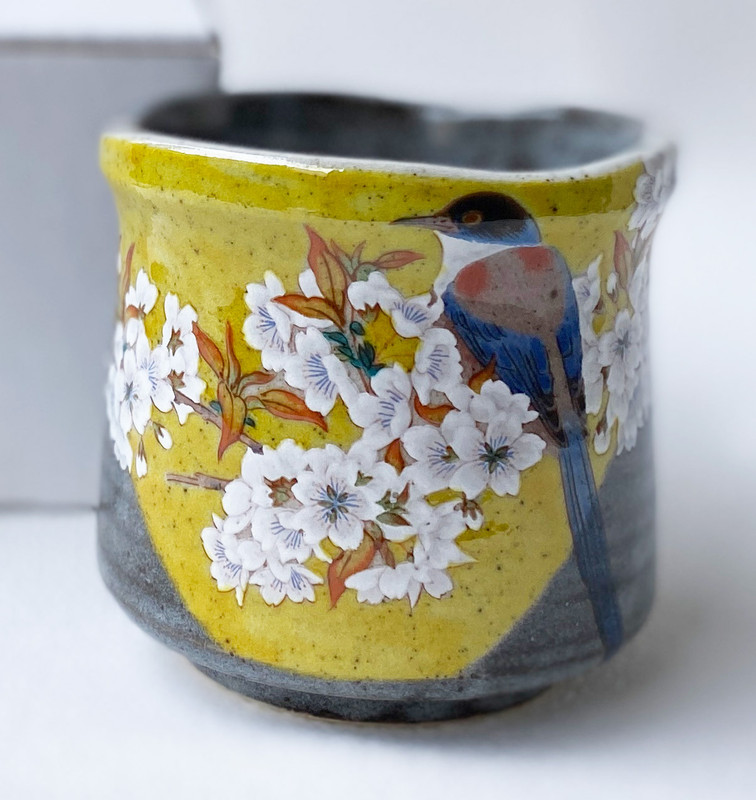 Yunomi Kutani yaki ware Japanese green tea cup Yoshida-ya Flower Bird Cherry