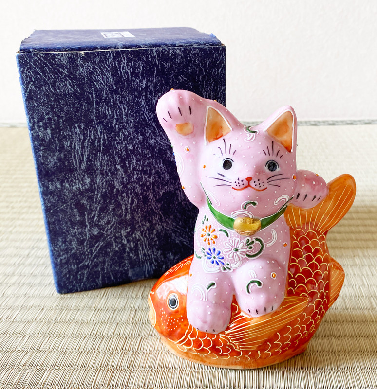 Maneki neko Japanese Lucky Cat Pink mori Kutani porcelain on the sea bream from japan