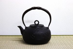Tetsubin Japanese Cast Iron Kettle Nanbu Tekki JapanHishi-Hana 1800ml Japan