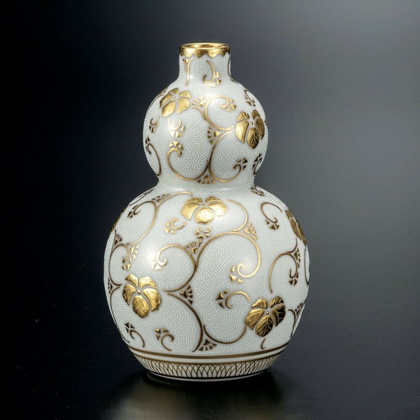 Kutani ware JapanGourd-Shaped Tokkuri Raised Gold White Beading Ivy Kingyoku