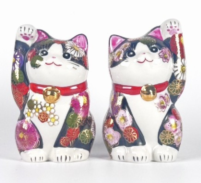 Pair Kutani yaki Maneki Neko Japanese fortune lucky cat Black Hanatsume Flower
