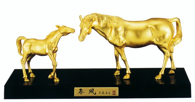 2026 Year the Horse Spring Breeze Parent Gold Leaf Takashi Omori Takaoka Bronze