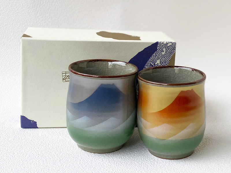 Kutani yaki ware Yunomi Japanese tea cup Fuji Mountain range set of 2