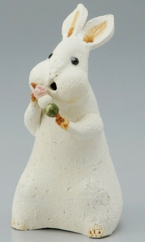 Rabbit Usagi Shigaraki yaki Handcraft Figure Statue Eat Dango Japan H20cm