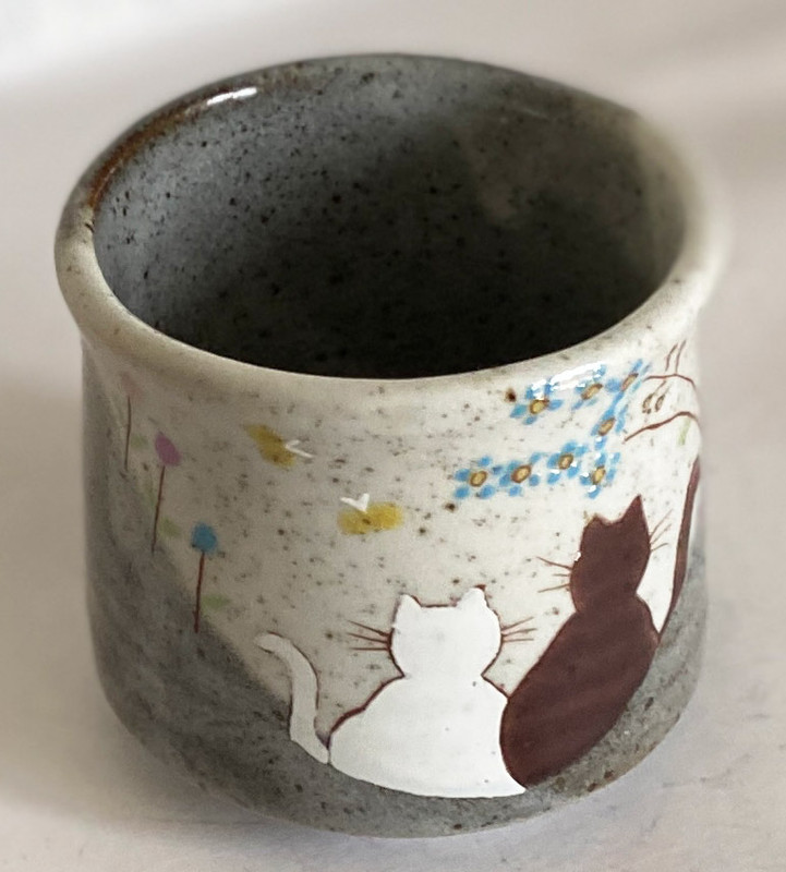 ware Kutani Yaki Japanese Yunomi teacup Cat Hidamari 