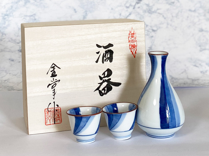 Arita yaki porcelain Sake Cup Bottle set Guinomi Tokkuri Running water pattern