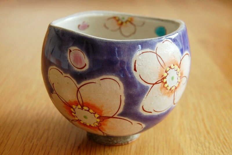 Kutani Japanese Ippuku Tea Bowl Cup Yunomi Chawan Flower violet Handpaint Japan