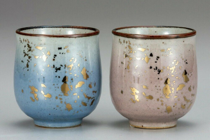 Pair Yunomi Kutani yaki ware Japanese green tea cup Gold glaze Chirashi Japan