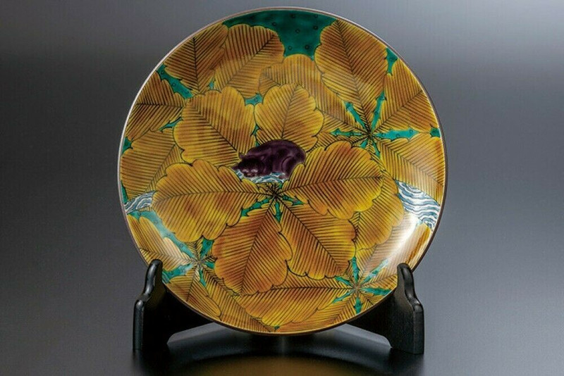 Kutani yaki porcelain Yamagishi Yuzo Decorative plate Oak leaves Kitten