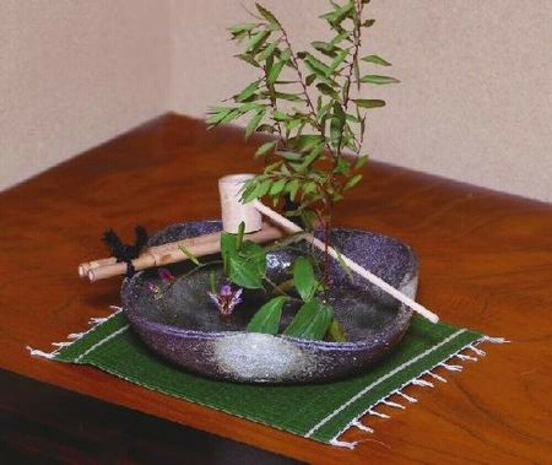 Tsukubai Japanese garden washbasin Shigaraki yaki pottery Green Yohen Handcraft