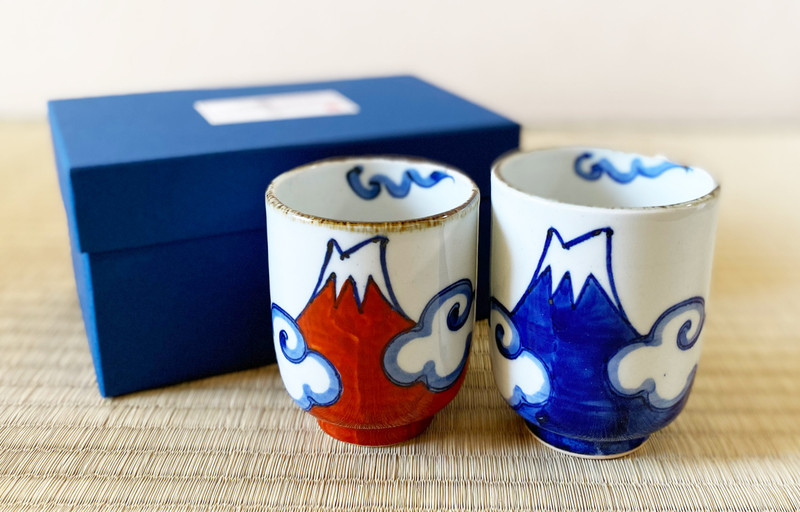 Pair Arita yaki Porcelain Yunomi Japanese Green Tea Cup RedBlue Mt.Fuji paint