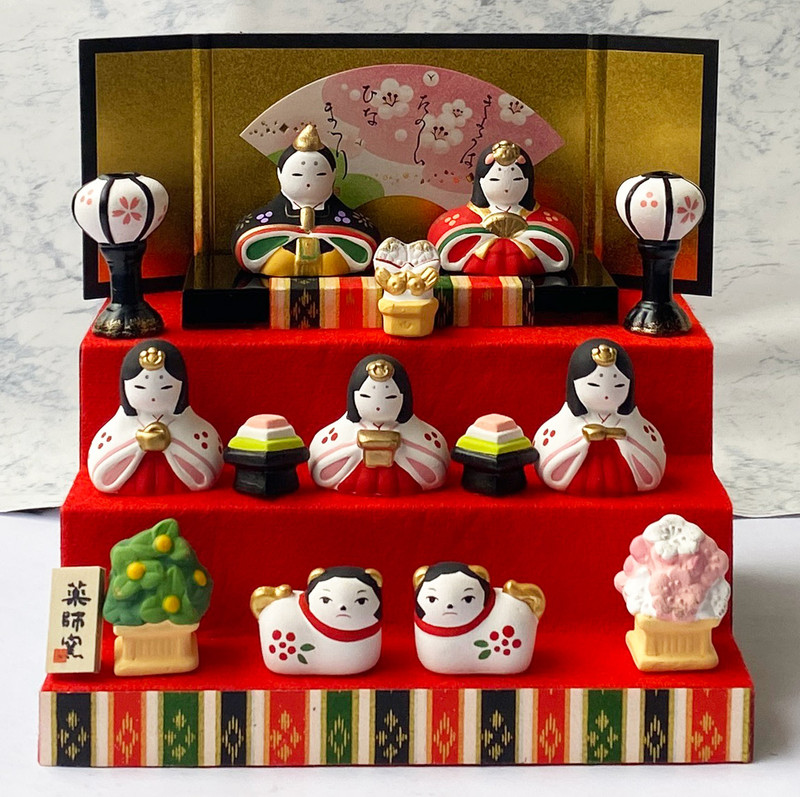 A lot of cute Hina dolls have been in stock