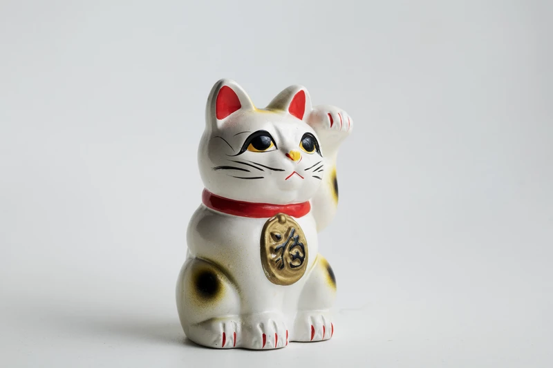 The Story of Maneki Neko: Japan's Beckoning Cat — Origin Legends, Paw Symbolism & Color Meanings
