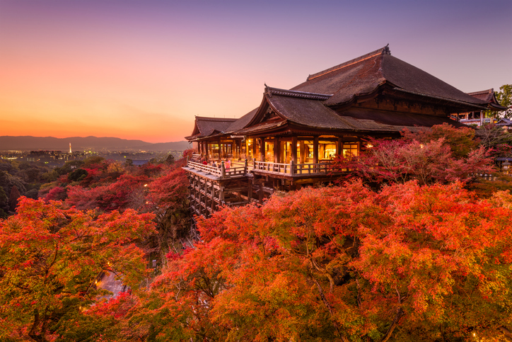 Kiyomizu-dera ― Kyoto’s Timeless Temple and the Spirit of Kiyomizu-yaki