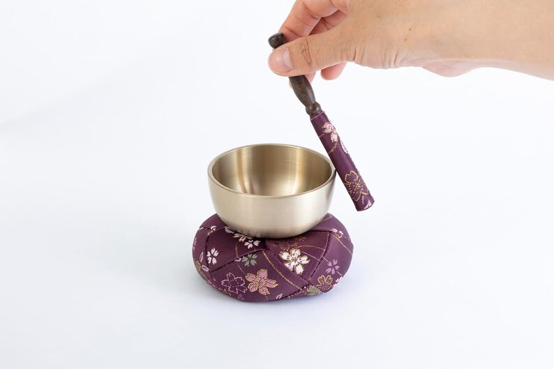 How to Use a Rin Bell: The Calming Power of Buddhist Sound - Manekineko-Ai