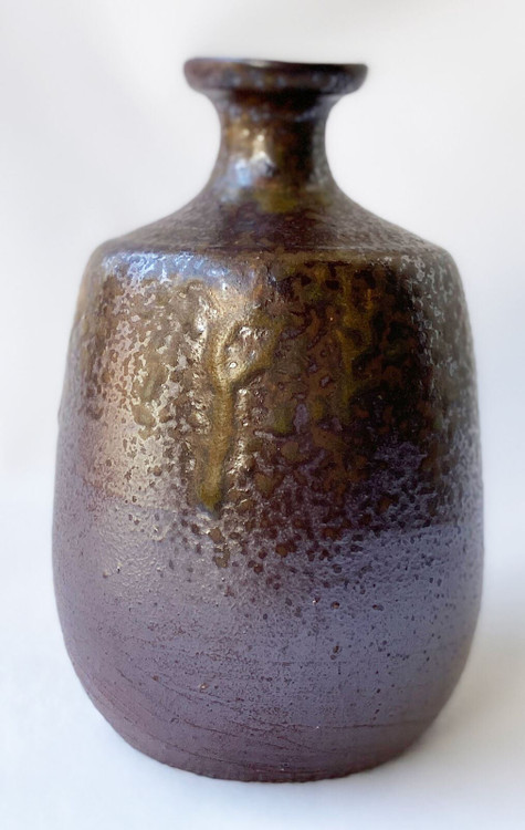 A Bizen goma tokkuri sake flask from the Tosho kiln