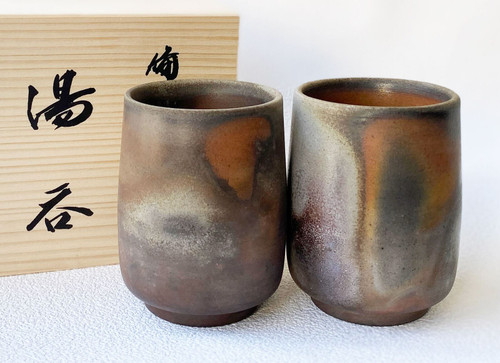 A boxed pair of Bizen sangiri yunomi tea cups from the Tosho kiln