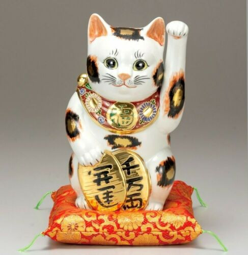 Excellent Japanese lucky cat Maneki neko Kutani yaki porcelain Mori art Japan
