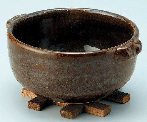 Shigaraki donabe, amber glaze
