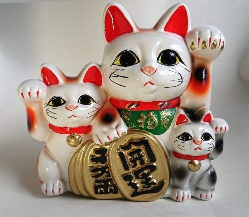 Pottery Maneki Neko Beckoning Lucky Cat 1372 105mm ManekiNeko MADE IN JAPAN 