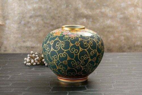 九谷焼Kutani Ware Ceramic Vase This is Early 20th Century Japanese Kutani Porcelain Vase