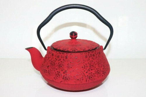 Enameled Cast Iron Teapot, Classic