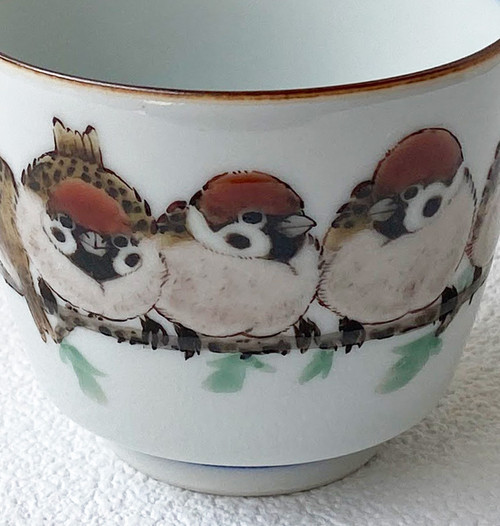 A Kutani porcelain guinomi painted with a row of sparrows by Nakamura Toshito