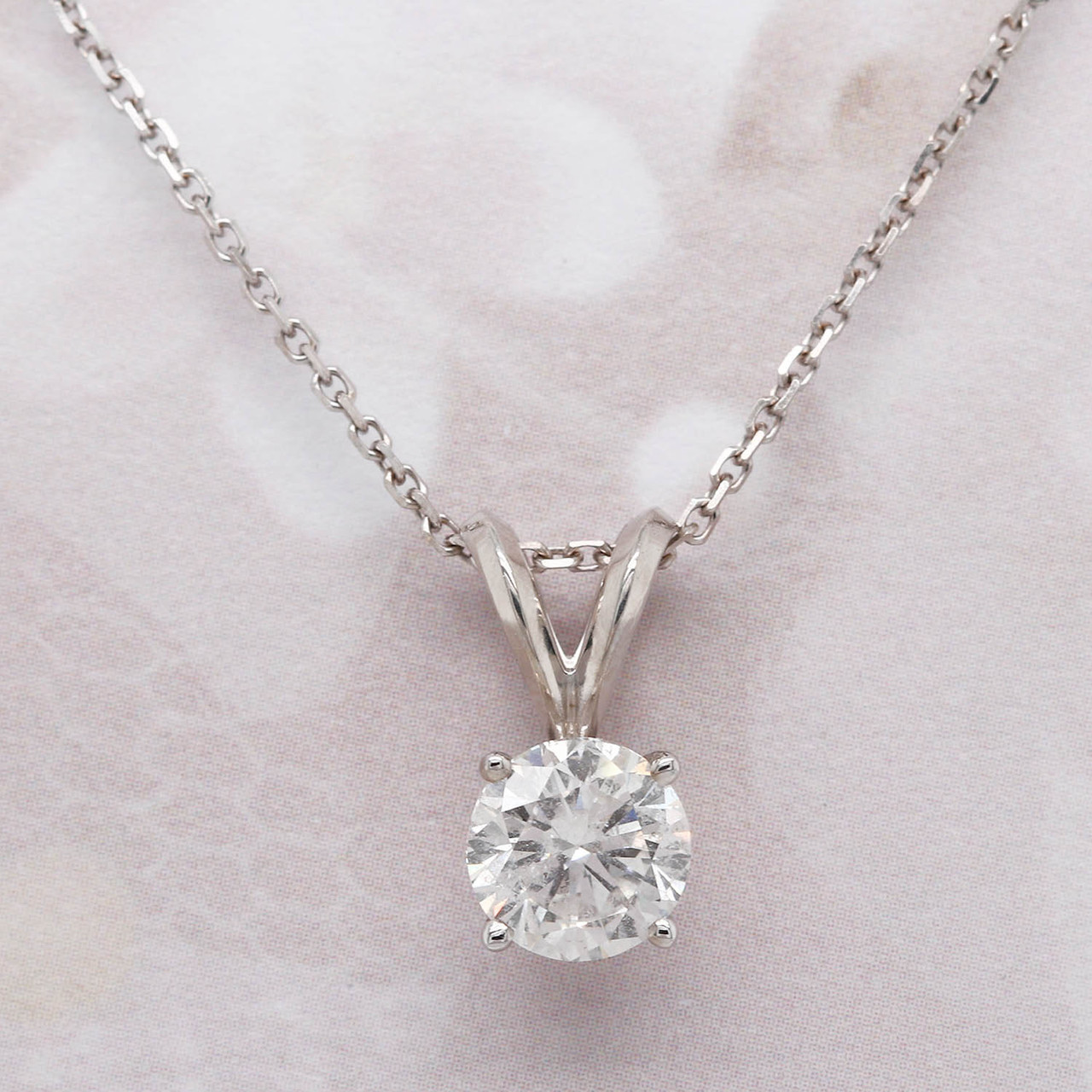 pendant diamond solitaire