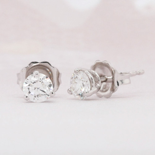 Round brilliant cut diamond solitaire earring