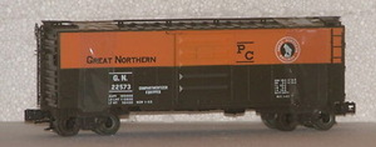 Weaver GN  (org/grn, PC) 40' PS-1 box car, 3 rail or 2 rail