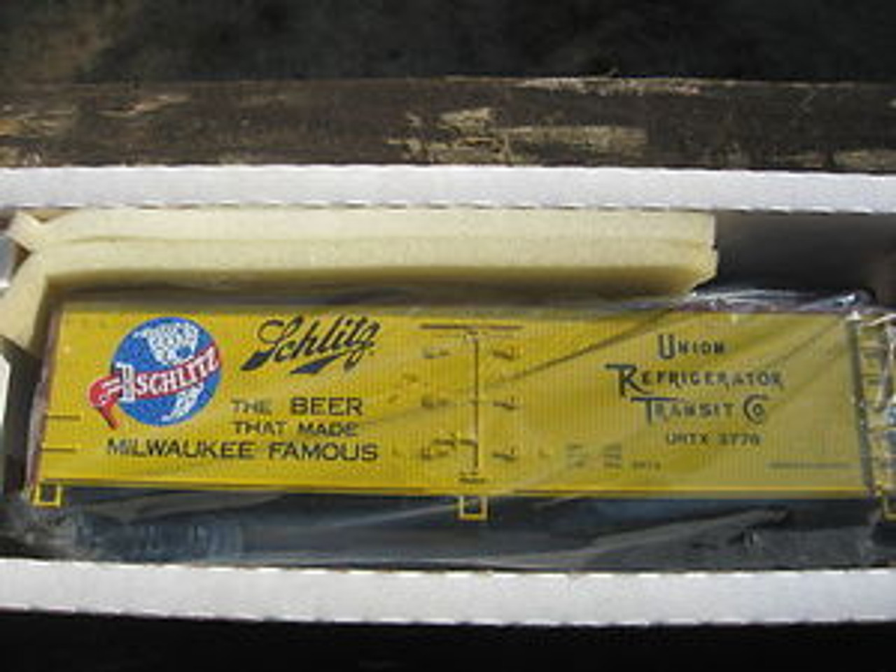 Crown (Weaver) Schlitz Beer 40' Reefer, 3 rail or 2 rail