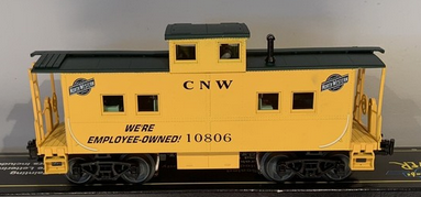Weaver CNW center cupola caboose, 3 rail with interior and lights