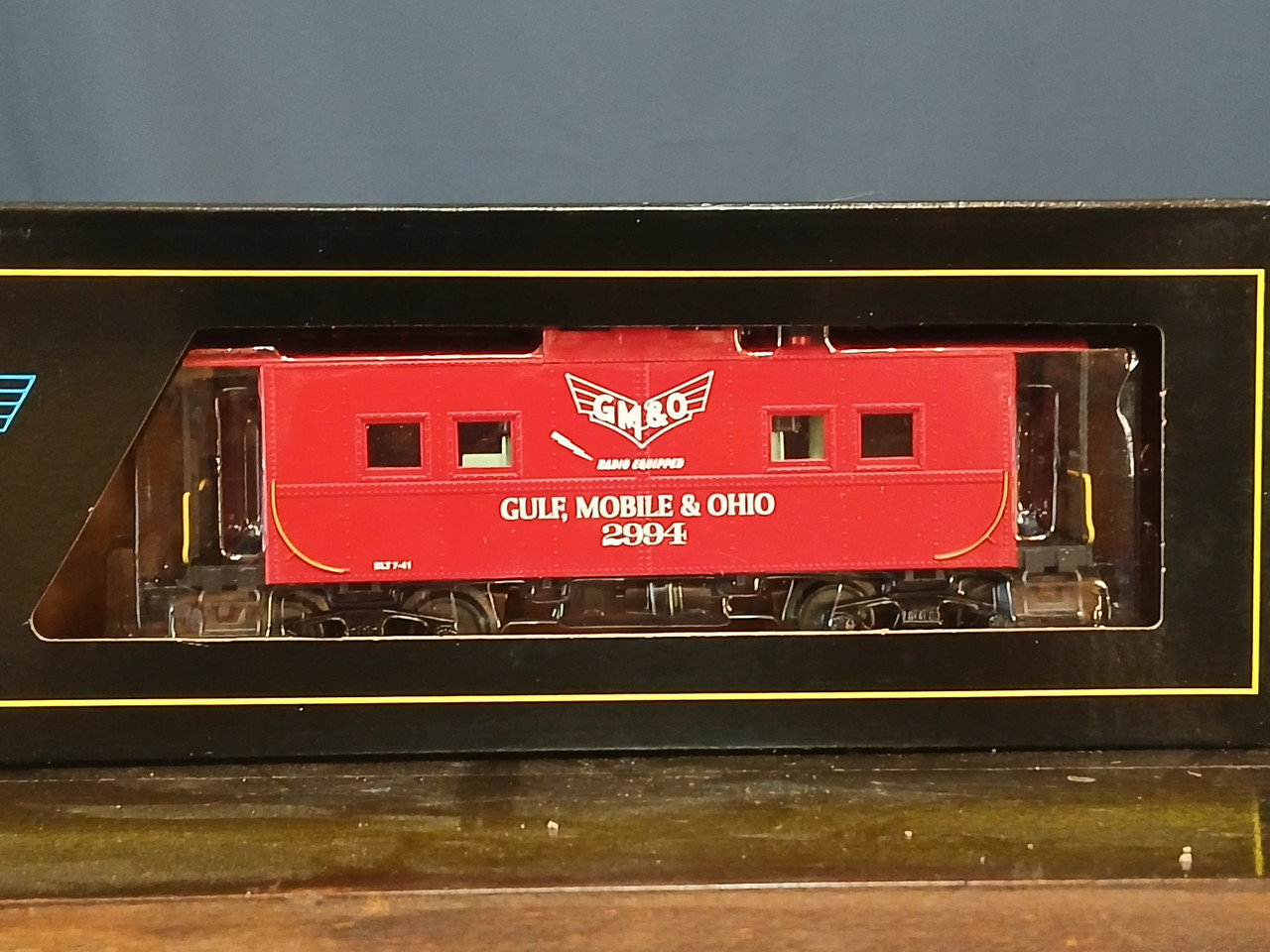 Weaver GM&O center cupola caboose, 3 rail, illuminated with interior