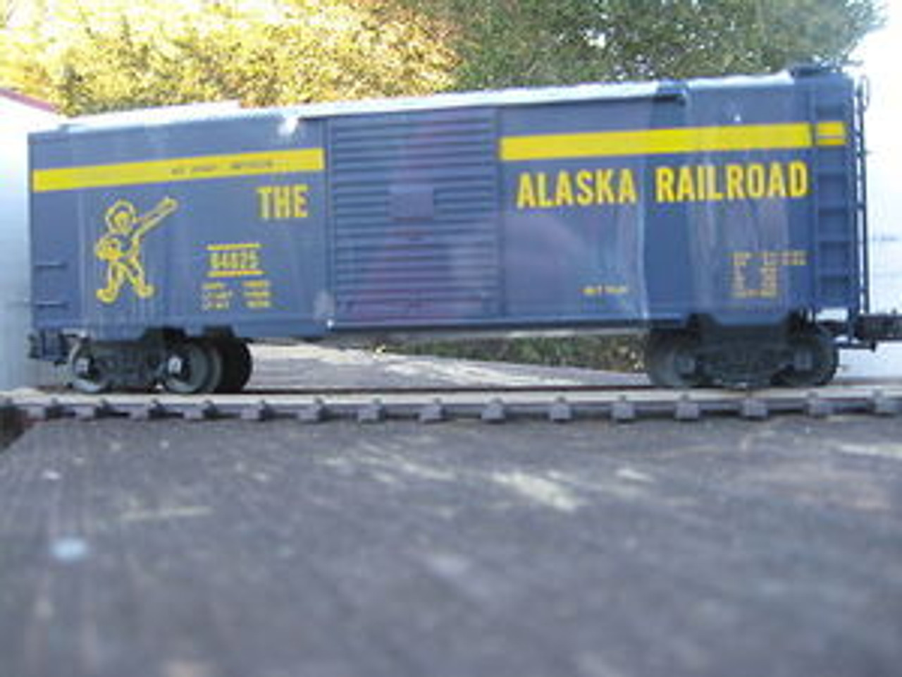 Weaver Alaska Railroad 40' PS-1 box car, 3 rail or 2 rail