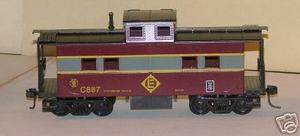 Weaver EL Northeastern style caboose, 3 rail , lighted ,no interior