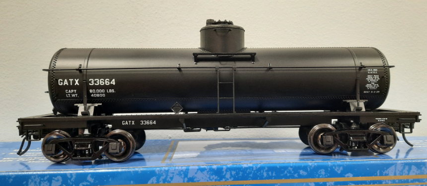 PDT exclusive Atlas O  GATX  8000 gallon tank car