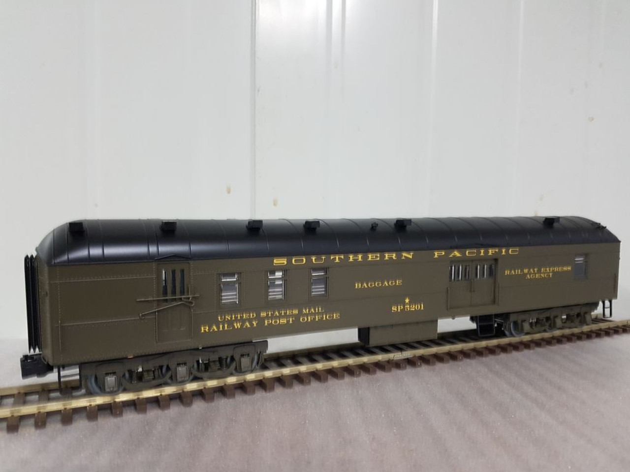 Golden Gate Depot SP green 70' harriman baggage/mail car,  3 rail 