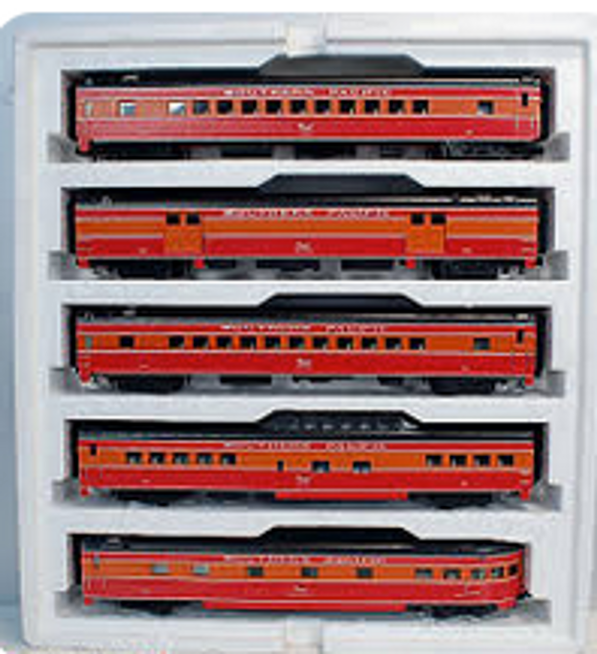 MTH Premier SP  5 car streamlined  (smooth side)  passenger set, 3 rail, LIKE NEW CONDITION 