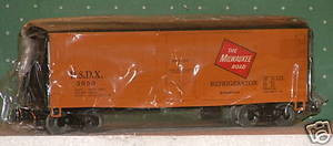 Atlas/Roco (painted by CMP) MILW 40' bunkerless steel reefer ,  3 rail