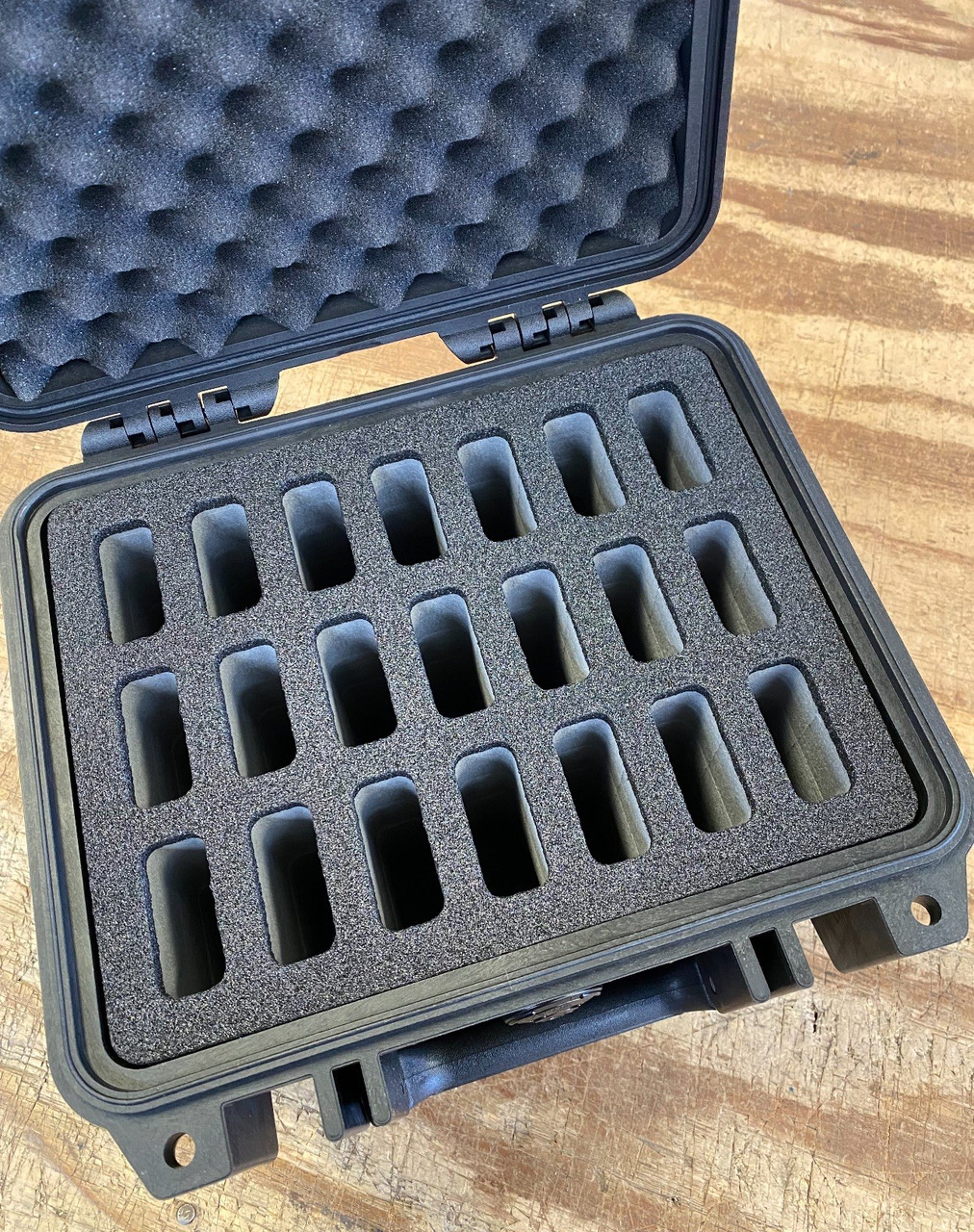 Pelican™ 1300 21-Knife Case - Nalpak, Inc.