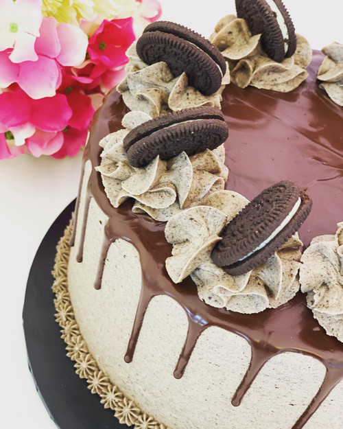 Oreo Drip Cake