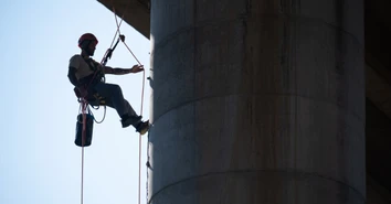 IRATA vs. SPRAT: Which Certification Should You Choose?