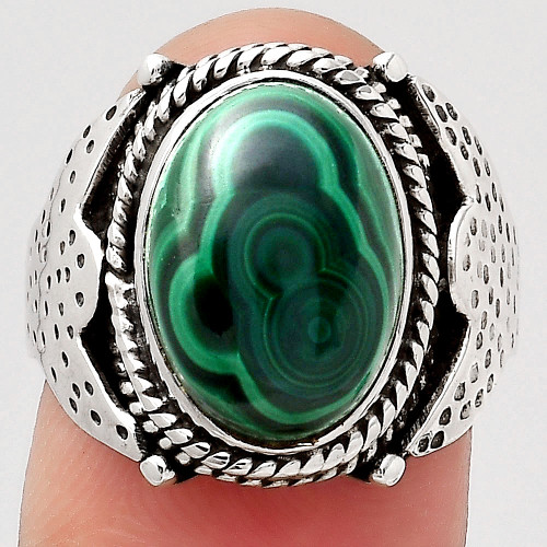 Malachite Eye Wide Ring ~
 
Malachite ~ A “Stone of Transformation" by clearing & activating the chakras, it clears the path to one’s desired goals. Helps to increase  prosperity and bring fidelity to love & friendship. Releases painful and negative emotions by absorbing them. Useful in meditation, bringing harmony in ones life.