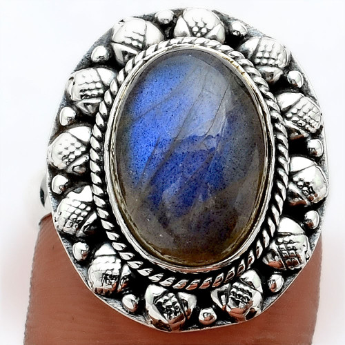 Blue Labradorite Madagascar Large Ring ~



Labradorite ~ A sister to the moonstone, links to the Crone aspect of the Goddess. Grants inner knowledge and enhances intuition and psychic perception. Helps the bearer to release judgment and understand their destiny. Use it to bring light to the shadow realms of the self and to connect with the power of the waning moon. Protects the aura from energy leakage. Calms an overactive 6th chakra or 3rd eye. Useful in meditation.