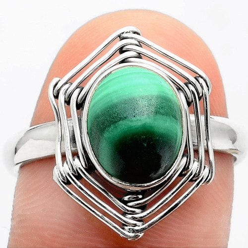 Natural Malachite Eye - Congo Ring ~



Malachite ~ A “Stone of Transformation" by clearing & activating the chakras, it clears the path to one’s desired goals. Helps to increase prosperity and bring fidelity to love & friendship. Releases painful and negative emotions by absorbing them. Useful in meditation, bringing harmony in ones life.