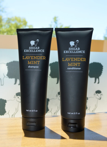 Shear Excellence Lavender Mint Duo comes with one 8oz lavender mint shampoo and one 8oz lavender mint conditioner.