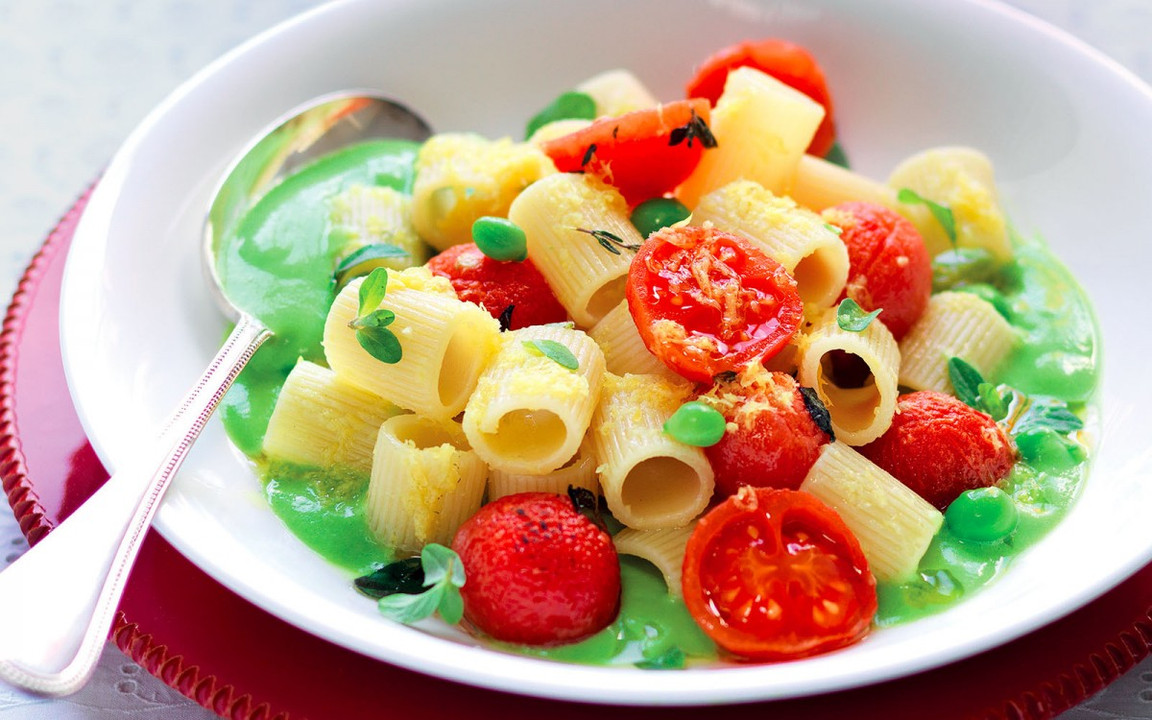 Mezzi Rigatoni with Peas & Tomatos