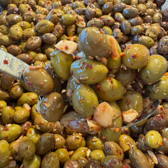 Sicilian Etna green olives with garlic
