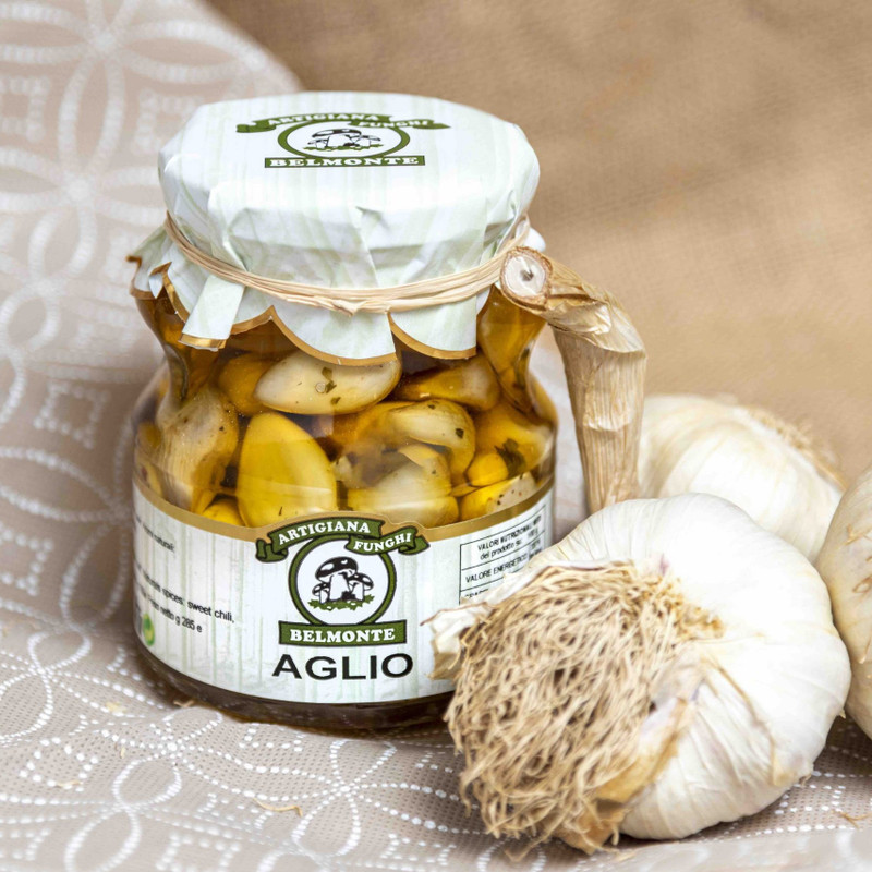 Garlic in oil from Calabria